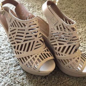 Nude wedge with laser cut out